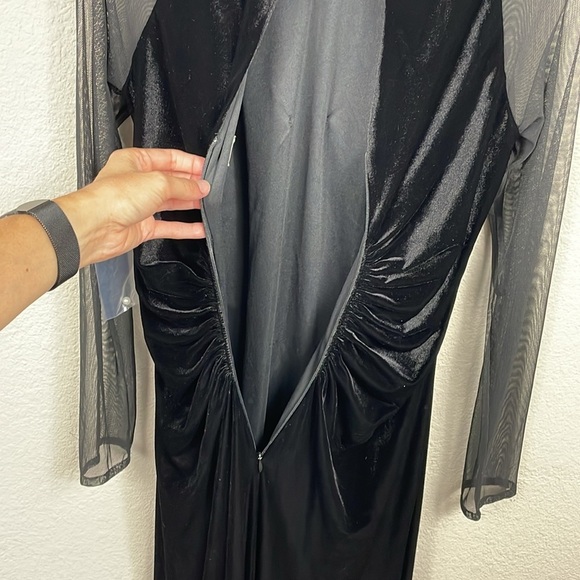 New Eliza J Embellished Ruched Sheer Long Sleeve Velvet Gown Pearl Neck Sz 8 - Picture 7 of 14